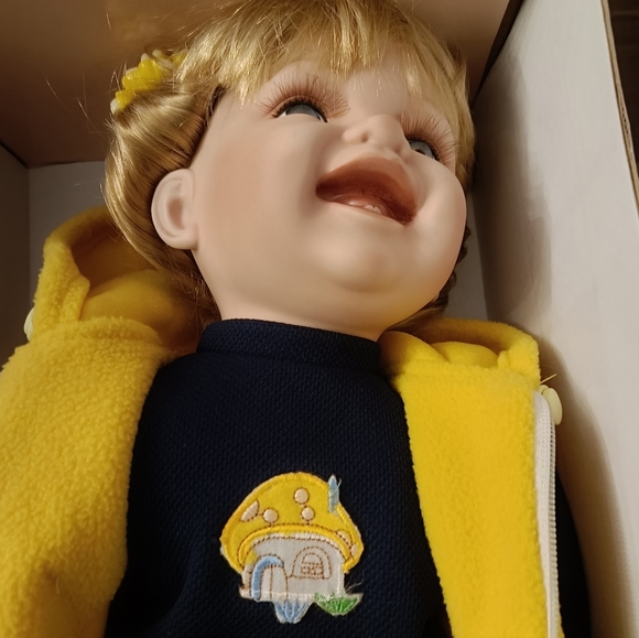 Vanessa by Vanessa Ricardi 2008 collection Dolls with Yellow Vest and Blue Jeans - Picture 4 of 9